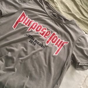 Women’s Justin Beiber 2016 purpose tour shirt